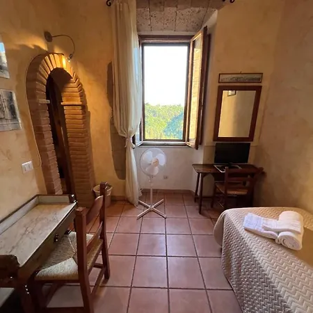 Licenza N.1 Presso La Magica Torre Pitigliano